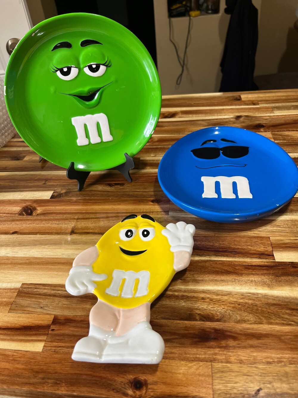 Galerie M&M Ceramic Character Plates Green Blue Yellow Set